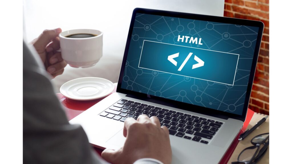 Langage HTML: un outil indissociable à la création du contenu personnalisé