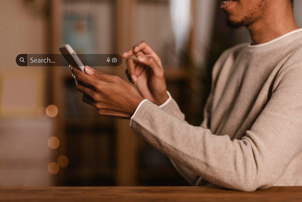 Extension du marché et accessibilité 24/7 Un site web vous permet également de toucher une audience mondiale, au-delà des limites géographiques locales. En étant accessible à toute heure du jour et de la nuit, votre entreprise peut répondre aux besoins des clients à tout moment, indépendamment des fuseaux horaires ou des heures d'ouverture traditionnelles. Cette accessibilité constante est un avantage concurrentiel majeur, permettant aux clients de rechercher des informations, comparer des produits et effectuer des achats à leur convenance, ce qui peut significativement augmenter vos opportunités de vente et de croissance.